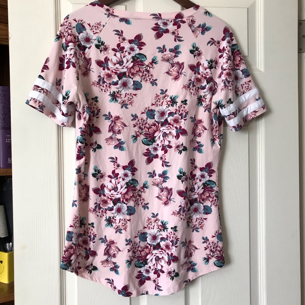 Cute Flower Top - Picture 2 of 5
